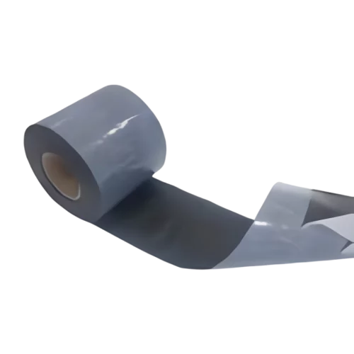 rouleau de membrane noire adhésive